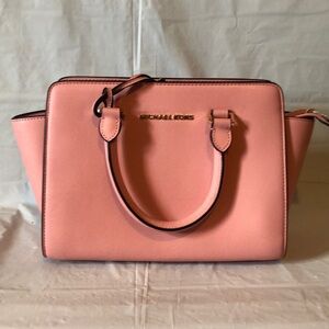 MK Sheila med faux saffiano leather satchel in a great pink shade - new!!